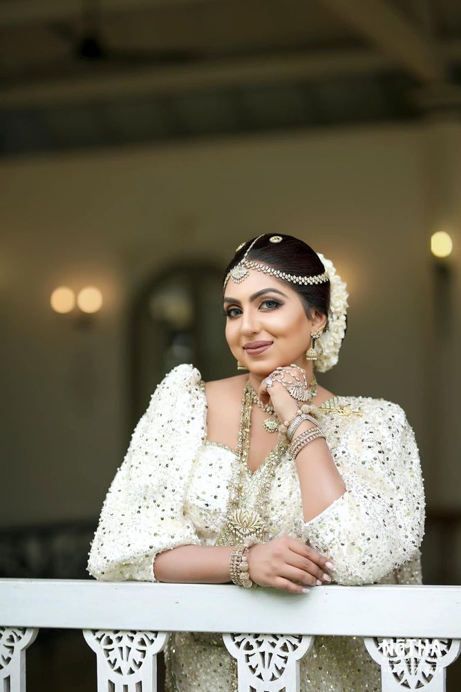 A Heritage Wedding by Kandy Lake: Sara & Charitha